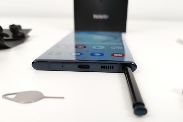 Samsung Galaxy Note 10+ Unboxing și impresii după o zi de utilizare: mare, accesorizat şi doldora de funcţii video noi (Video)