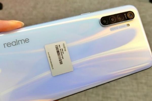Oppo Realme XT bifează o mega scăpare: randări oficiale, fotografii hands-on și specificații ajung online