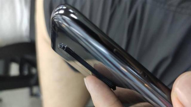 <b>Xiaomi Redmi Note 8 este surprins în fotografii hands-on; Păstrează jack-ul audio și are cameră foto triplă</b>Ultimele zile ne-au adus și primele scăpări pentru seria de terminale Redmi Note 8, fiind vorba atât despre specificații, dar și despre fotografii reale dezvăluite de către certificări TENAA, ba chiar și randări