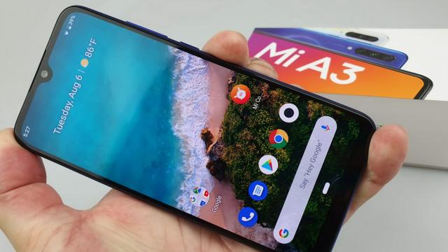 <b>Xiaomi Mi A3 Review în Română</b>Xiaomi Mi A1 a stârnit pasiunea multora, prin simplul fapt că o companie care se laudă că "vinde software şi servicii" şi "vinde hardware în pierdere" reuşea să treacă peste complexul softului chinezesc. Înlocuia MIUI cu proiectul Android One şi..