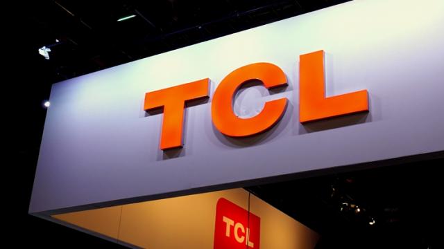 <b>Primul pliabil TCL ar putea debuta în 2020; Avem un roadmap al lansărilor din următoarele 12 luni</b>Celebrul zvonac @evleaks este din nou la treabă și de această dată are pentru noi un roadmap de lansări pregătite de către compania chineză TCL pentru următoarele 12 luni. Sunt numeroase device-uri menționate aici