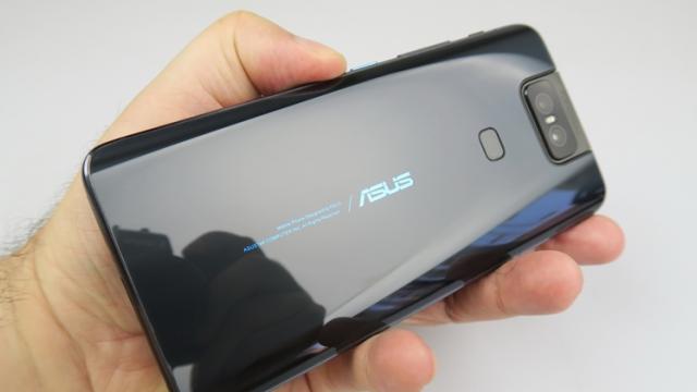 <b>ASUS ZenFone 6 revine la vânzare pe plan local! Iată de unde îl poți achiziționa</b>În ciuda potențialului mare pe care smartphone-urile flaghsip ASUS l-au avut în ultimii ani, a existat un aspect ce i-a îndemnat pe consumatori să meargă către alte device-uri, acela al disponibilității limitate al produselor taiwaneze