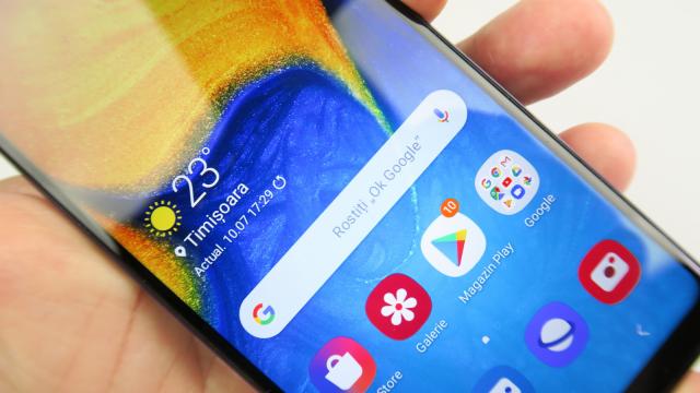 <b>Samsung Galaxy A20e: Display TFT LCD deloc rău</b>Samsung Galaxy A20e e unul dintre cele mai accesibile telefoane din gama Samsung Galaxy A. Ca atare trebuie să facă şi nişte sacrificii şi renunţă la ecranul Super AMOLED in favoarea unuia TFT LCD. Este un display de 5.8 inch, cu rezoluţie de 1560 x 720..