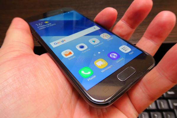 Samsung Galaxy A5 (2017): Design de Galaxy S7 reîncarnat