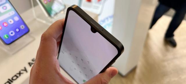 Din motive de criză, se întoarce bretonul picătură şi slotul microSD