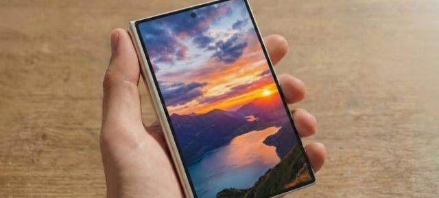 Samsung Galaxy Z Fold8, Z Wide Fold și Z Flip8 apar în scăpări: noul model „Wide” ar fi de fapt vedeta