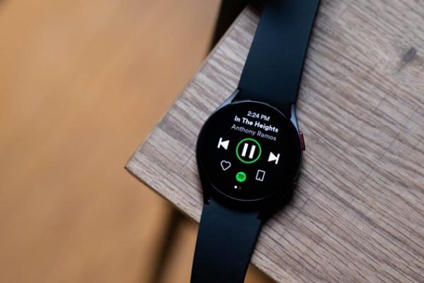 Spotify a adus streaming-ul audio offline pe ceasurile cu Wear OS; Update-ul este disponibil pentru un număr restrâns de utilizatori