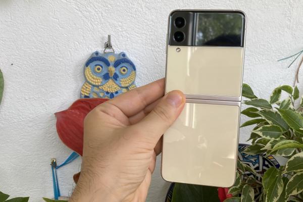 Samsung Galaxy Z Flip 3 5G: Design mai robust, cu certificare IP, dar suflet de fashion phone