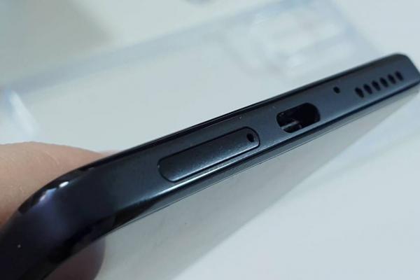 Motorola Edge 20: Acustică satisfăcătoare, cu un singur difuzor