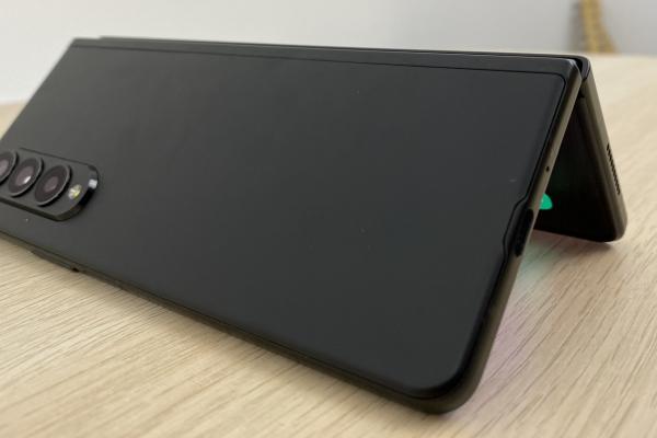 Samsung Galaxy Z Fold 3 5G: Design mai rafinat, rezistent la apă, cu rama mai solidă