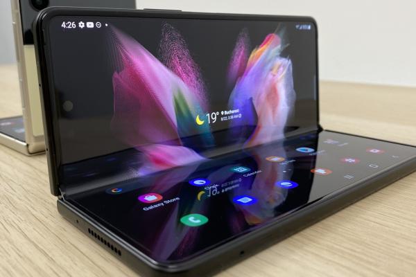 Samsung Galaxy Z Fold 3 5G: Display-uri cu refresh rate mai pregătit de jocuri