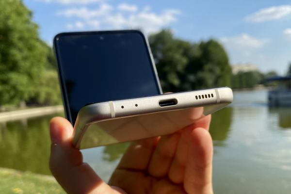 Samsung Galaxy Z Flip 3 5G: Acustică stereo, cu frecvenţe bine delimitate, voci plăcute