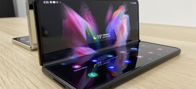 Samsung Galaxy Z Fold 3 5G: Display-uri cu refresh rate mai pregătit de jocuri