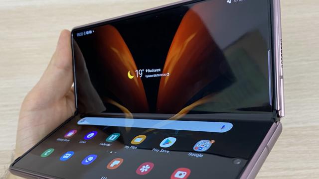 <b>Turul Magazinelor #967: Tablete Samsung şi Huawei cu extra reduceri, Galaxy Z Fold 2 la cel mai bun preţ</b>E miercuri şi dacă e 25 august înseamnă că mai sunt 4 luni până la Crăciun. E greu să te gândeşti la Crăciun când afară sunt 30 de grade, dar facem un exerciţiu de imaginaţie. Azi am găsit pentru Turul Magazinelor mai degrabă tablete decât alte