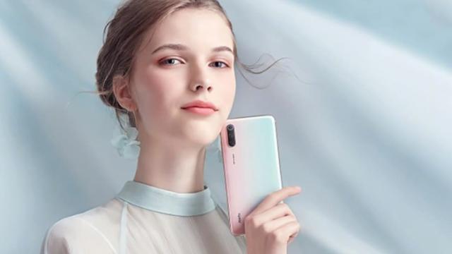 <b>Xiaomi CC11 are dotările dezvăluite în baza de date TENAA; Telefonul va debuta curând</b>În luna iulie un telefon misterios Xiaomi cu numărul de model 2107119DC își făcea apariția în baza de date TENAA. Iată că a trecut ceva timp, însă listarea a fost completată recent, iar specificațiile terminalului sunt acum dezvăluite. Se crede