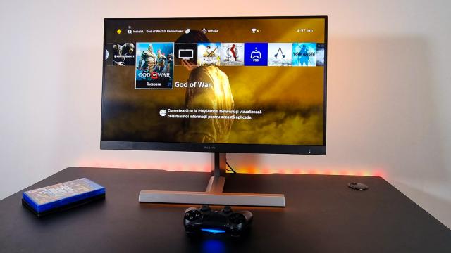 <b>Prezentare Philips Momentum 278M1; Monitor 4K cu Ambiglow pentru gaming la un alt nivel</b>În urmă cu ceva timp am aflat că va sosi la mine un monitor. Nu vorbim despre orice monitor, ci unul de gaming, de la Philips, cu Ambiglow în spatele său. Zis și făcut, cum ar veni, a și ajuns la mine după doar câteva zile de la aflarea veștii