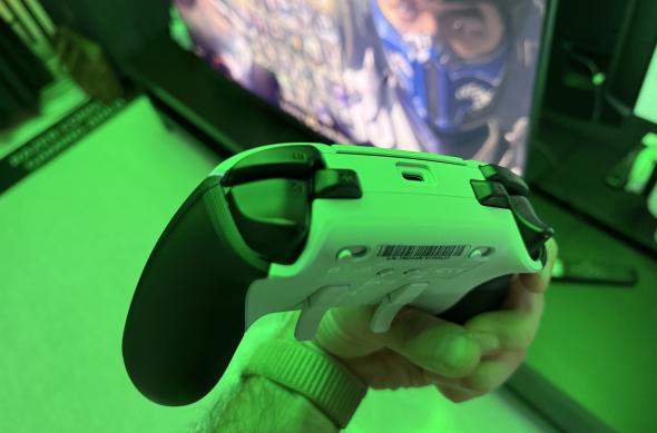 Razer Wolverine V2 Pro: Razer Wolverine V2 036.jpg