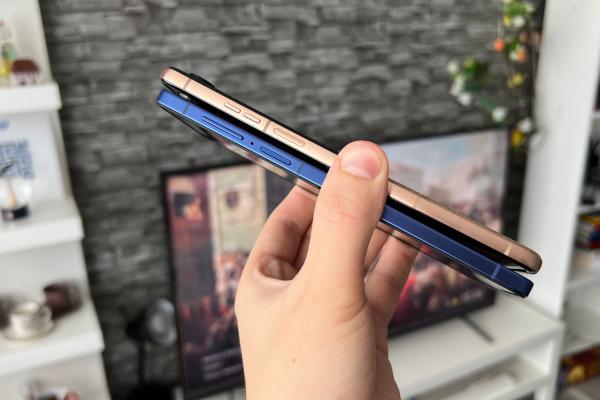 Samsung Galaxy Z Flip7 vs. Motorola Razr 60 Ultra - Fotografii (1)