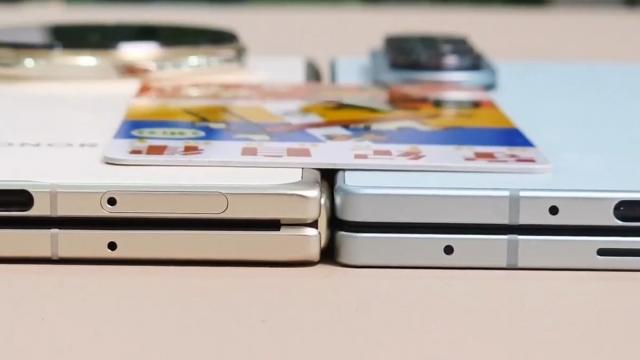 <b>Galaxy Z Fold7 mai subțire decât Magic V5? Tipster-ul Ice Universe demonstrează diferența la nivel de talie (Video)</b>Dacă privim strict spre specificații, pe hârtie Honor Magic V5 ar fi cel mai subțire pliabil tip carte în acest moment. Honor declară 8.8 mm grosime pentru varianta Ivory White a terminalului, în timp ce Galaxy Z Fold7 ar măsura 8.9 mm. Deși aparent