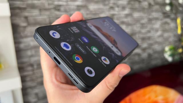 <b>OnePlus Nord CE5: Conectivitate excelentă dacă ai de gând să te dai pe 5G în București</b>La capitolul conectivitate stăm bine pe OnePlus Nord CE5 și bifăm rând pe rând suportul 5G, WiFi 6 dual-band, Bluetooth 5.4 (SBC, AAC, aptX HD, aptX, LDAC, LDHC5.0). Avem chiar și infraroșu, portul USB-C este 2.0 și se află 
