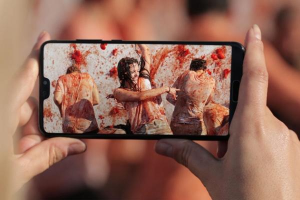 Huawei a lansat 3 telefoane: Huawei P20, Huawei P20 Pro şi Huawei Porsche Design Mate RS