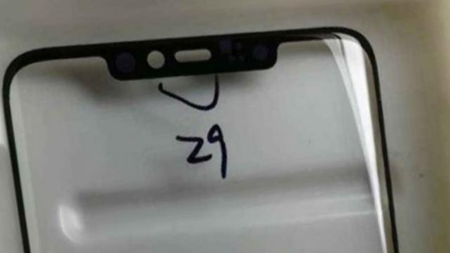 <b>Un smartphone misterios cu breton apare la orizont; Vedem protecția sa de ecran fotografiată</b>În acest weekend pe web a tot circulat o fotografie a unei protecții de ecran destinate unui smartphone misterios, unul ce sosește cu decupaj. Desigur, la scurt timp au început să apară și speculațiile, astfel că multe voci au indicat că ar fi 