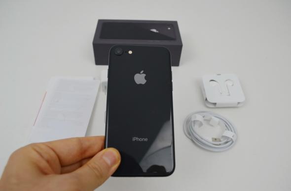 Apple iPhone 8 - Unboxing: iPhone-8-Unboxing_004.JPG