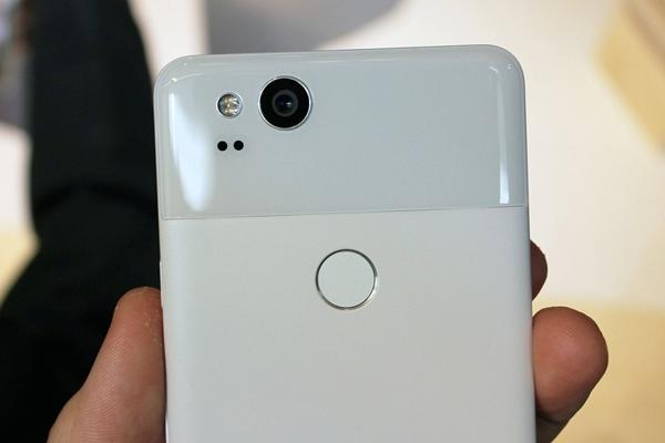 Turul Magazinelor #298: Ofertă specială Buyback la televizoare, Pixel 2 listat la vânzare în România, căşti Sennheiser la reducere