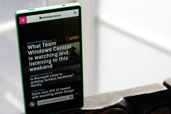 Aşa arată telefonul Microsoft Lumia cu ecran edge to edge din 2014, care nu va mai vedea lumina zilei vreodată