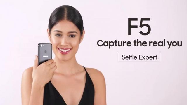 <b>Oppo F5 apare într-un clip tutorial de makeup şi se poziţionează drept "expert selfie"cu ecran 18:9</b>Numărul de terminale cu display 18:9 este într-o continuă creștere și astăzi descoperim detalii despre modelul F5 pregătit de către firma chineză Oppo. Vedem terminalul într-un clip video în care se vorbește de makeup și aflăm că acesta va fi un