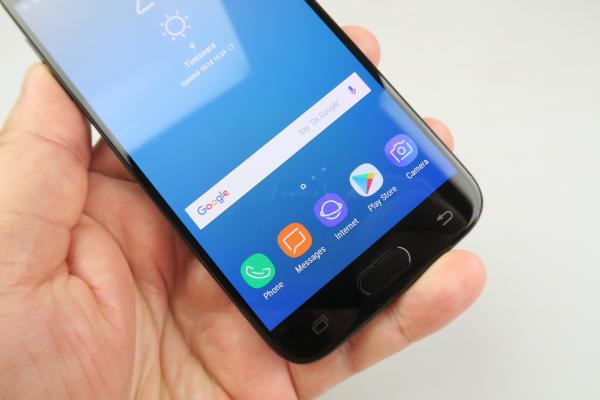 Samsung Galaxy J5 (2017): Display destul de luminos, culorile sunt vedetele