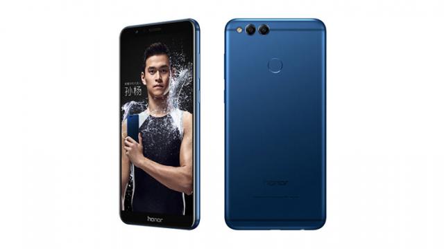 <b>Huawei Honor 7X este lansat internațional; ajunge pentru început pe piața din India</b>După mai bine de o lună de la debutul din China, iată că smartphone-ul Huawei Honor 7X ajunge acum și la nivel internațional - fiind anunțat oficial în India. Așa cum era de așteptat, dotările rămân neschimbate și la fel și design-ul