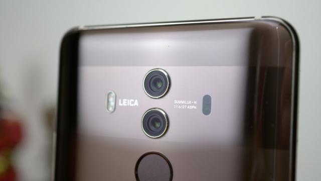 <b>Huawei Mate 10 Pro va ajunge la vânzare pe cale oficială în România din 1 decembrie; va fi disponibil la Orange</b>Dacă vă întrebați care este data la care smartphone-ul Huawei Mate 10 Pro ajunge la vânzare pe cale oficială în România, ei bine răspunsul este 1 decembrie. Informația vine prin intermediul Orange România și mai exact prin