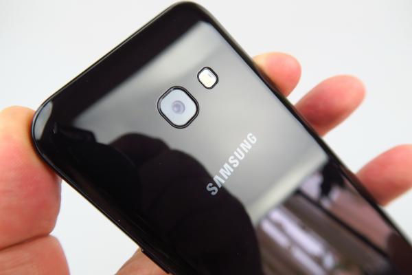 Samsung Galaxy A3 (2017): Cameră mai bună faţă de predecesor, câteva surprize plăcute