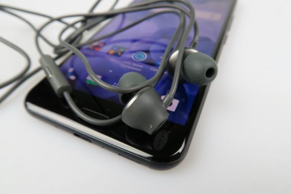 Căștile lui HTC U11