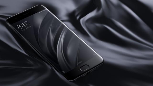 <b>Xiaomi Mi 6 costă doar 1.515 lei pe TomTop.com și retailerul va suporta costul taxei vamale!</b>O nouă reducere pentru smartphone-ul Xiaomi Mi 6 sosește astăzi din partea celor de la TomTop, retailer ce vinde produsul la un preț de 1.515 lei! De asemenea, trebuie menționat că magazinul va plăti taxa vamală, așa că la sosirea produsului în țară