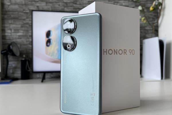 Honor 90: Design ergonomic, inspirat de fazele Lunii şi giuvaieruri