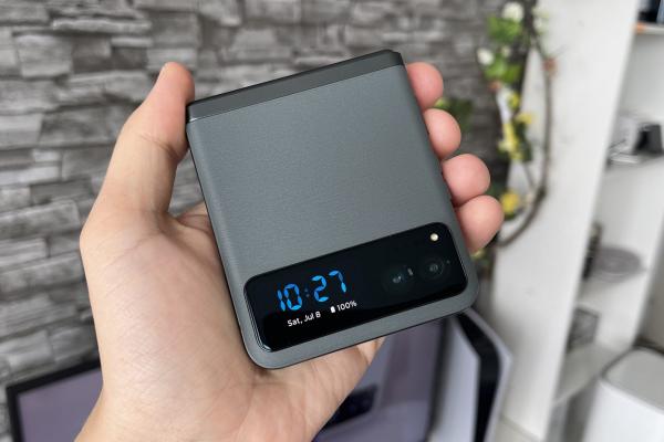 Motorola RAZR 40: Design super arătos pentru un smartphone pliabil compact și foarte apropiat lui RAZR 40 Ultra