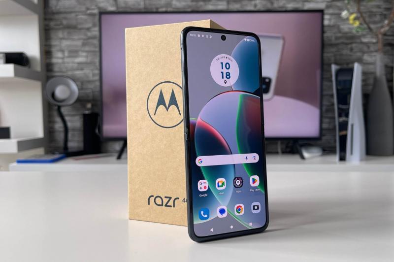 Motorola RAZR 40 - Unboxing: Motorola-RAZR-40-Unboxing_003.jpg