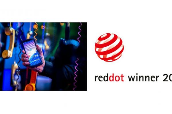 Motorola RAZR 5G câştigă prestigiosul premiu Red Dot Design Award 2021 (Product Design)
