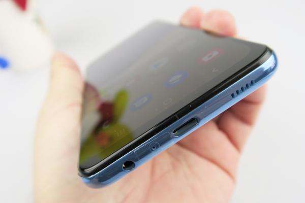 Samsung Galaxy A32 5G: Baterie excelentă, dar predecesorul ne-a răsfăţat