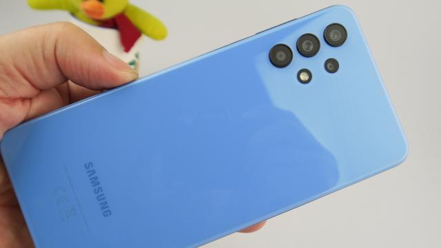 <b>Samsung Galaxy A32 5G: Hardware cu downgrade-uri de la A31, A32 4G</b>Samsung Galaxy A32 5G face nişte alegeri ciudate la capitolul hardware, optând pentru un ecran TFT, acolo unde A32 4G are un Super AMOLED de 90 Hz. Şi predecesorul avea tot un Super AMOLED, dar aici s-a mizat mai mult pe autonomie stoarsă din acest TFT