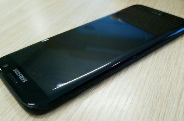 Samsung Galaxy S7 Edge Negru Glossy - Fotografii reale: s7-edge-glossy-black-8.jpg