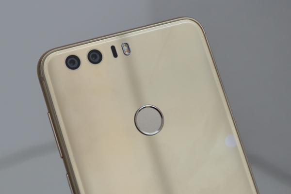 Huawei Honor 8 este anunțat oficial în România; vine cu 4 GB RAM și cameră duală de 12 mpx