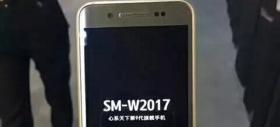 Samsung Galaxy W2017 apare în fotografii! Terminal cu clapetă ce aduce 4 GB RAM și un CPU Snapdragon 820