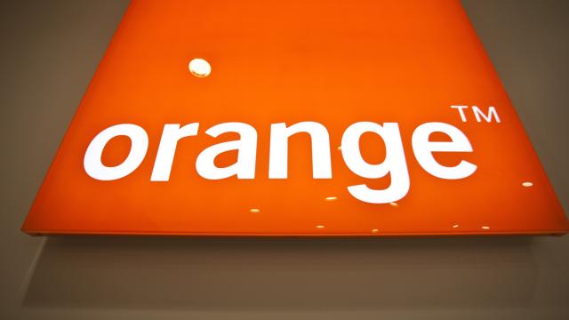 <b>Toamna vine cu reduceri speciale la Orange; telefoane cu reduceri atractive și internet 4G nelimitat!</b>Toamna este anotimpul reducerilor, perioada în care ne pregătim de Black Friday dar și de alte campanii promoționale la fel de atractive. Cei de la Orange decid să întâmpine toamna cu o ofertă foarte atractivă pentru acei clienți ce decid prelungirea