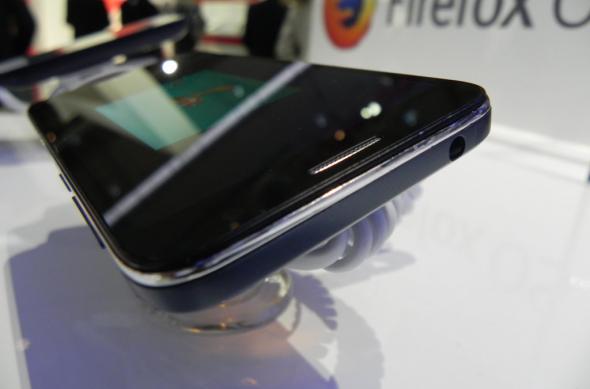 Alcatel One Touch Fire E hands on preview: o premieră cu Firefox OS de la Alcatel (Retro MWC 2014 - Video): dscn4818jpg.jpg