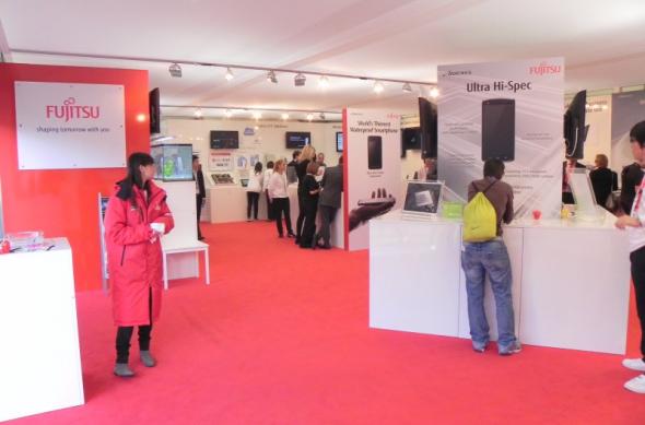 MWC 2012 & premii luminoase azi! Standul Fujitsu - telefoane rezistente la apă și foarte subțiri (Video): dscn0930jpg.jpg