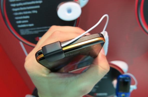 MWC 2013: Hands on cu Kyocera Digno S, smartphone 4G LTE roz pentru domnișoare (Video): kyocera_digno_s_03jpg.jpg