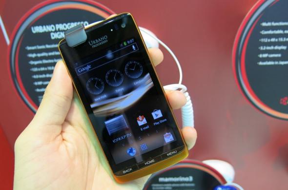 MWC 2013: Hands on cu Kyocera Digno S, smartphone 4G LTE roz pentru domnișoare (Video): kyocera_digno_s_02jpg.jpg